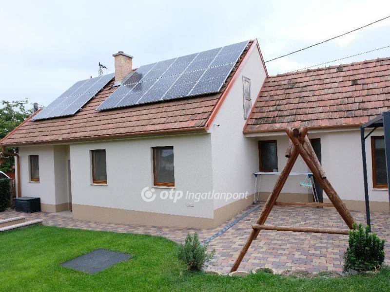 Eladó családi ház Fót