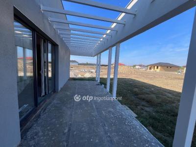 Eladó családi ház Deszk