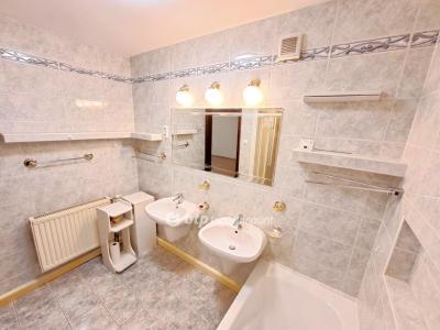 Eladó lakás Kecskemét