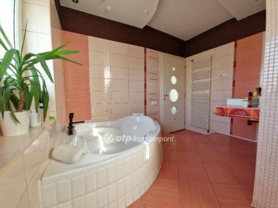 Eladó családi ház Cegléd