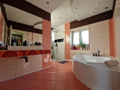 Eladó családi ház Cegléd