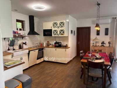 Eladó családi ház Gomba