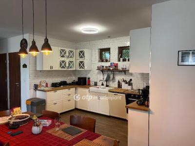 Eladó családi ház Gomba