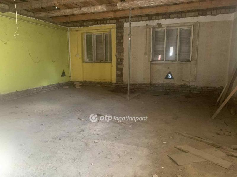 Eladó családi ház Kőröstetétlen