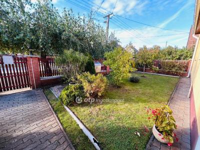 Eladó családi ház Téglás