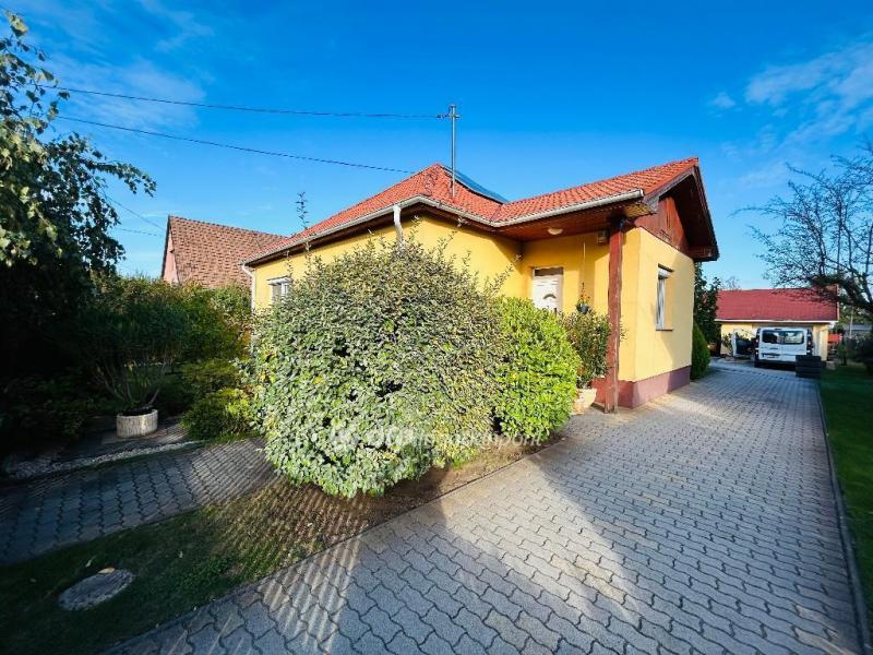 Eladó családi ház Téglás