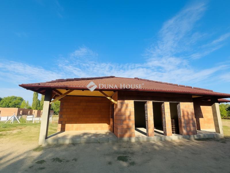 Eladó családi ház Kiskunlacháza