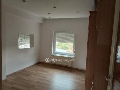 Eladó családi ház Érd