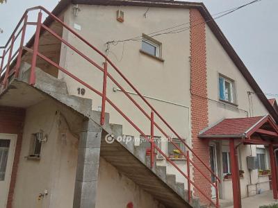 Eladó családi ház Érd