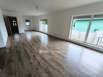 Eladó családi ház Érd