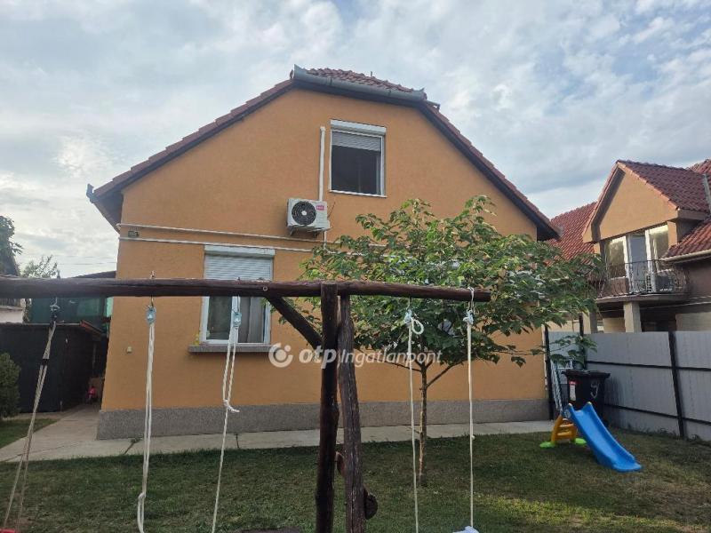 Eladó családi ház Szolnok