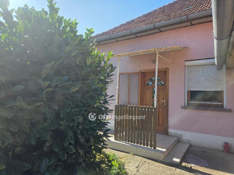 Eladó családi ház Fegyvernek