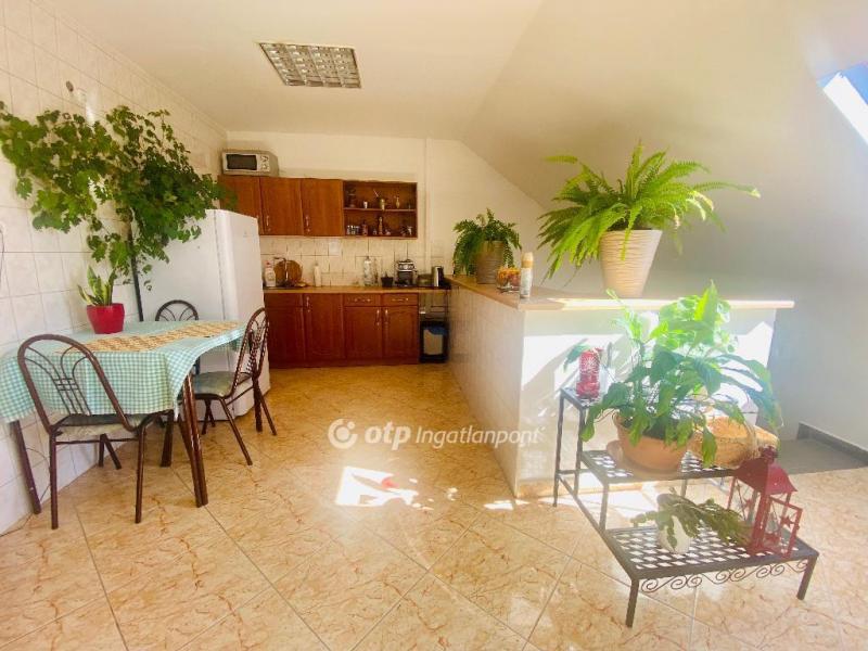 Eladó családi ház Rábapatona