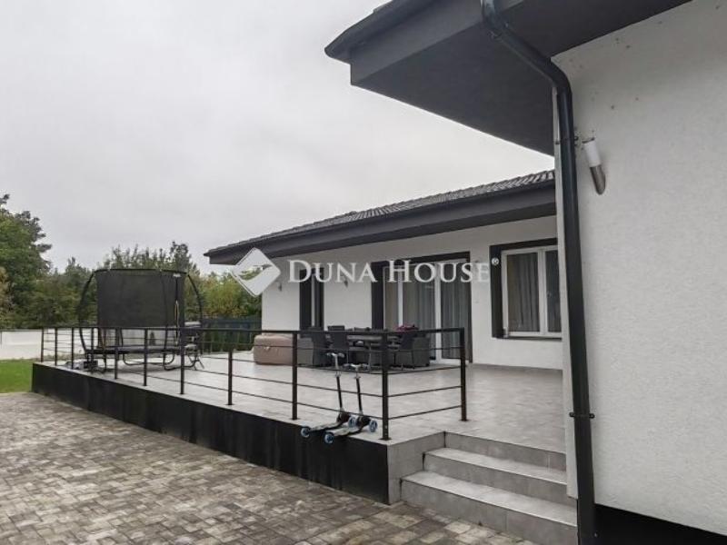 Eladó családi ház Üllő