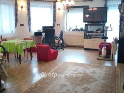 Eladó családi ház Érd