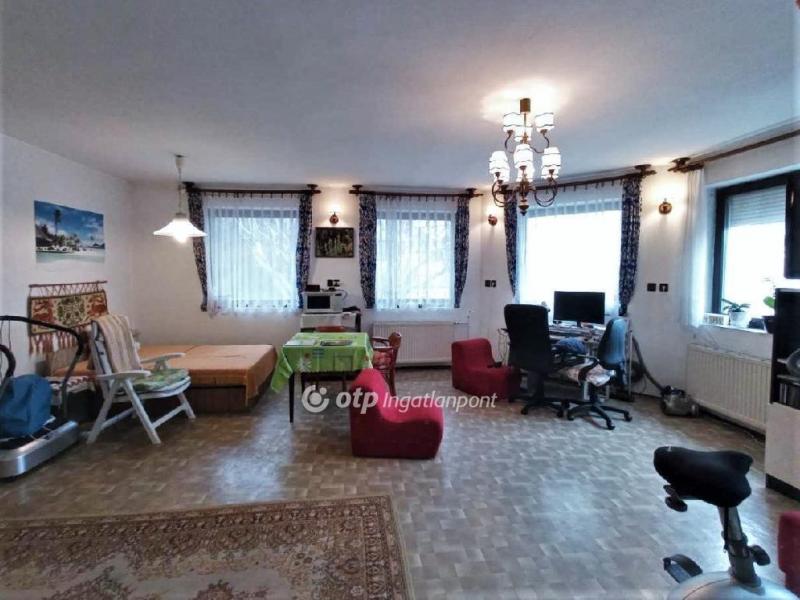 Eladó családi ház Érd