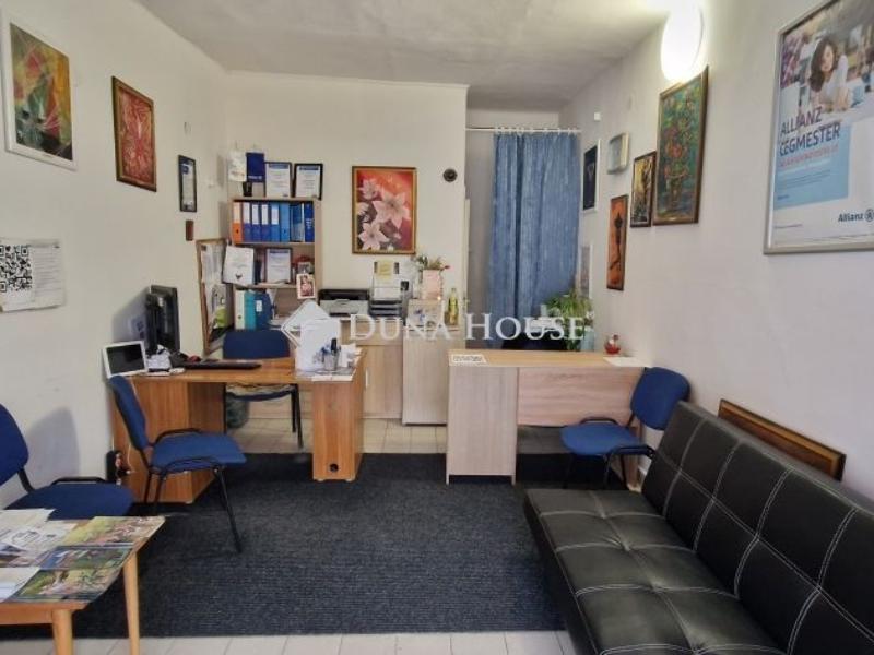 Eladó utcai bejáratú üzlethelység Fonyód