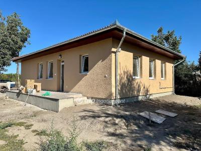 Eladó családi ház Cegléd