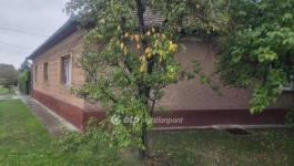 Eladó családi ház Abony