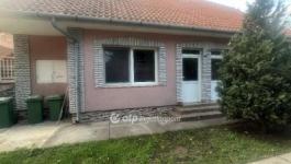 Eladó családi ház Abony