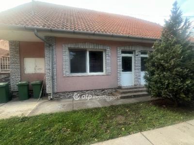 Eladó családi ház Abony