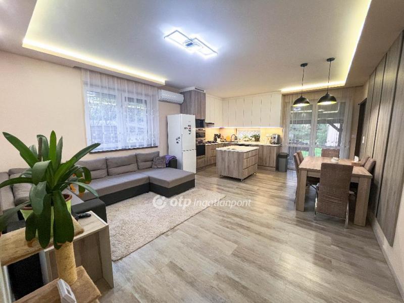 Eladó családi ház Győr