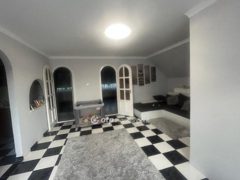 Eladó családi ház Abony