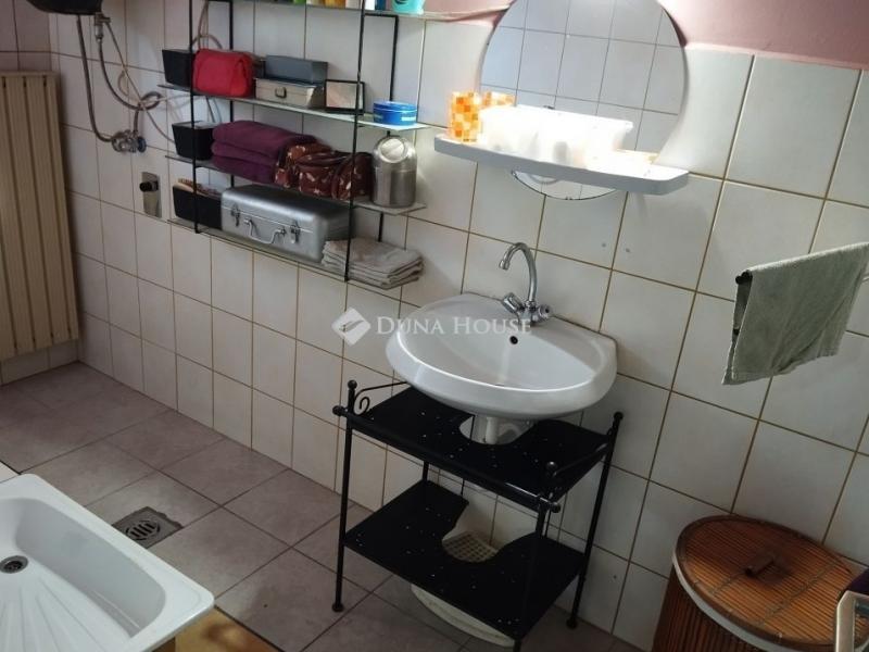 Eladó családi ház Csemő