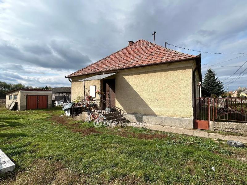 Eladó családi ház Rábapatona