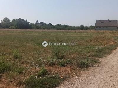 Eladó lakóövezeti telek Adony