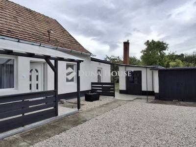 Eladó családi ház Adony