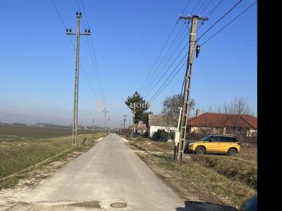 Eladó lakóövezeti telek Adony