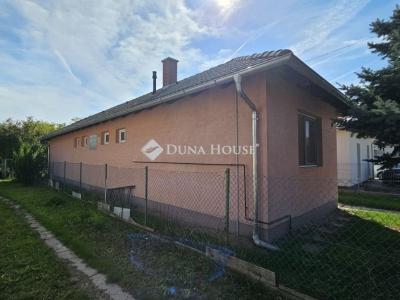 Eladó családi ház Adony
