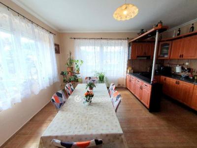 Eladó családi ház Érd