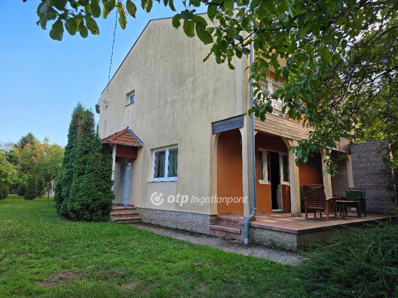 Eladó nyaraló Balatonszárszó