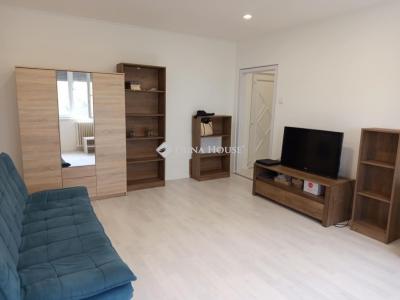 Eladó lakás Komló