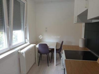 Eladó lakás Komló