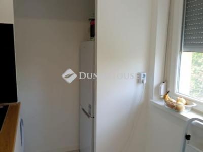 Eladó lakás Komló