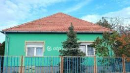 Eladó családi ház Törtel