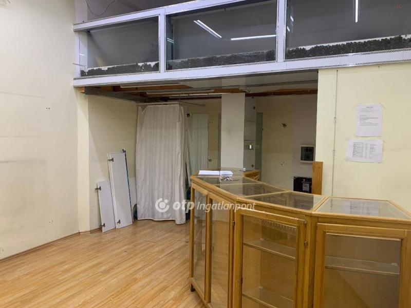 Eladó üzlethelység üzletházban Debrecen