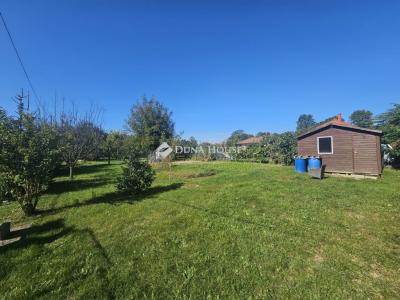 Eladó lakóövezeti telek Máriakálnok