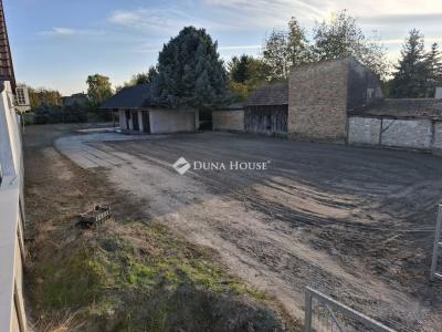 Eladó lakóövezeti telek Győrújfalu