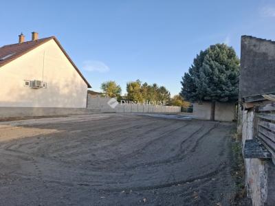 Eladó lakóövezeti telek Győrújfalu