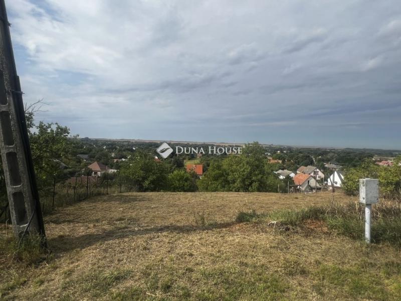 Eladó lakóövezeti telek Kulcs