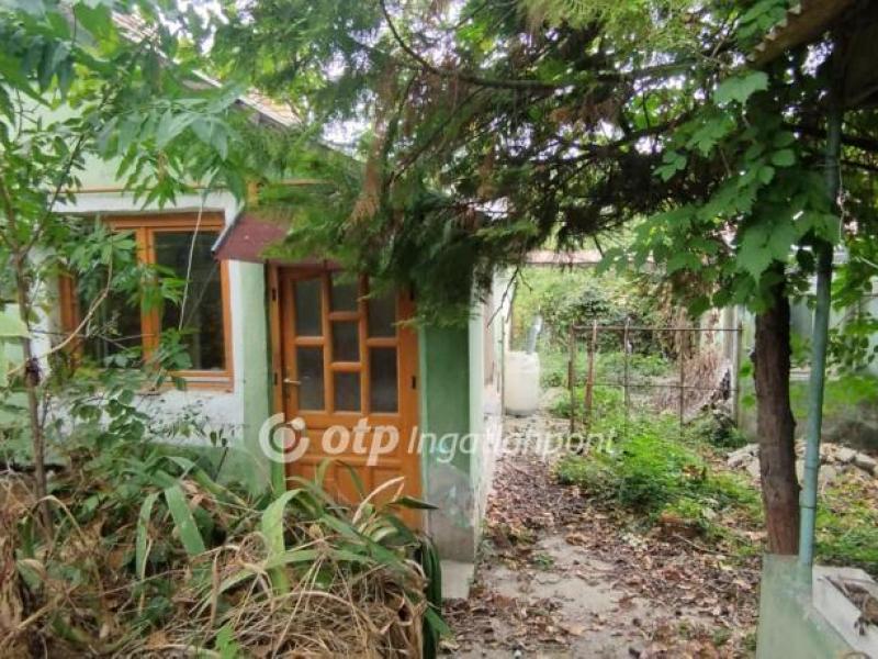 Eladó családi ház Szekszárd