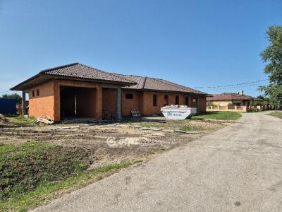 Eladó ikerház Kistokaj