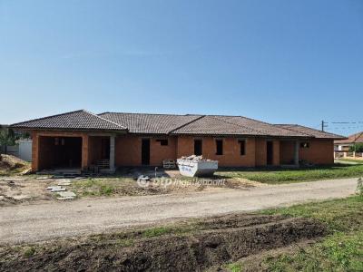 Eladó ikerház Kistokaj