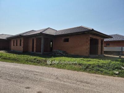 Eladó ikerház Kistokaj