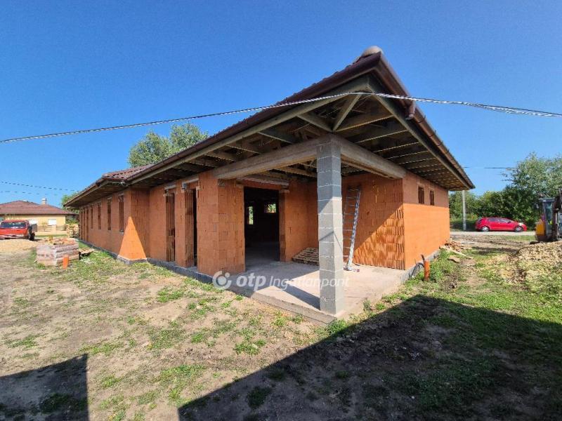 Eladó ikerház Kistokaj