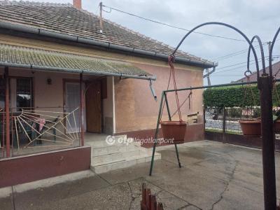 Eladó családi ház Abony